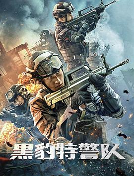 《秋日天空》剧照：三个人站在旧教学楼天台边缘，天空占画面上方三分之二